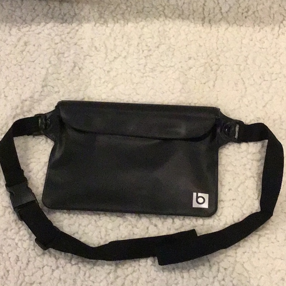 NWOT Black waterproof plastic  Fanny pack triple zip interior seal & velcro
